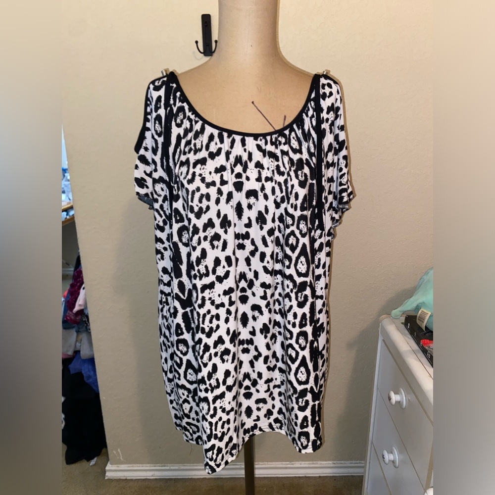 Women’s plus size Jon and Anna blouse Size 3X